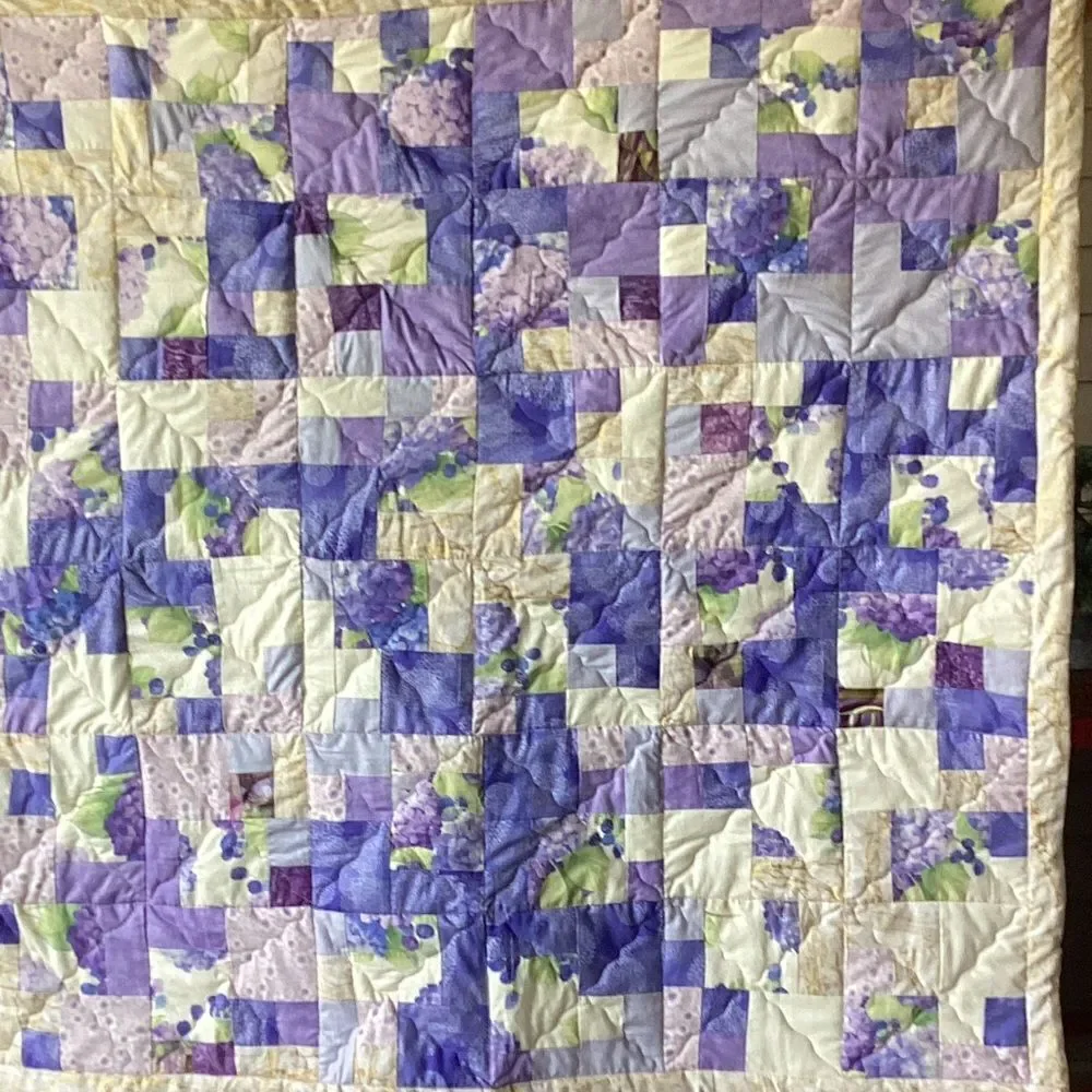 NWT Hand Crafted Gorgeous Shades of Purple, Cream and Gold Hydrangea Print Quilt